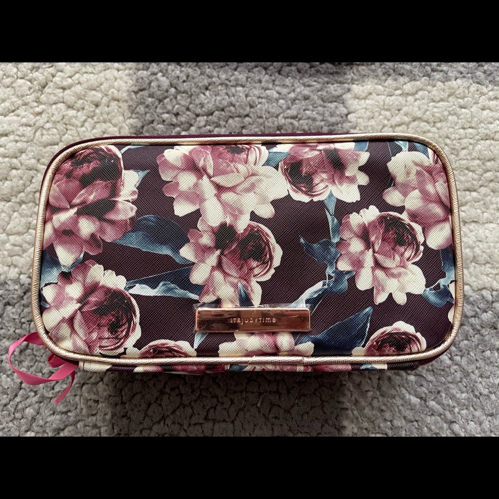 ITSJUDYTIME Makeup Bag *NWT*
